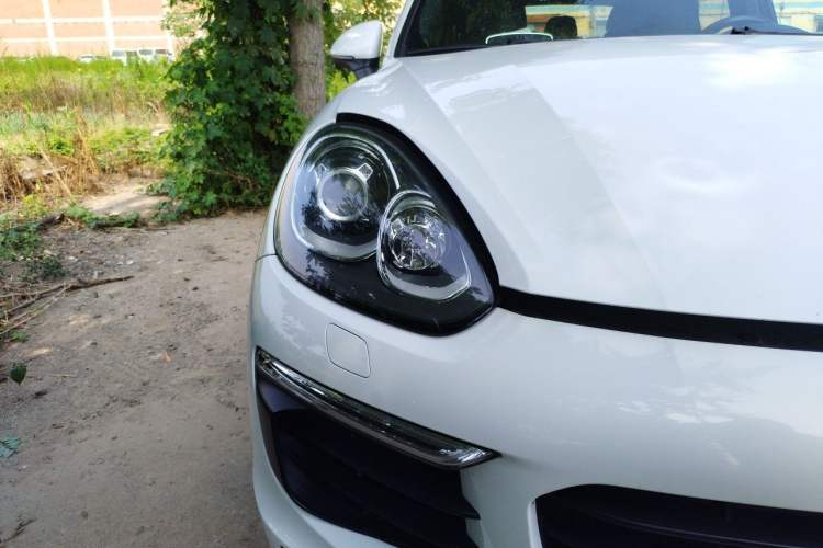 Used Porsche Cayenne E-Hybrid 2016 Cayenne S E-Hybrid 3.0T Right Front Headlight