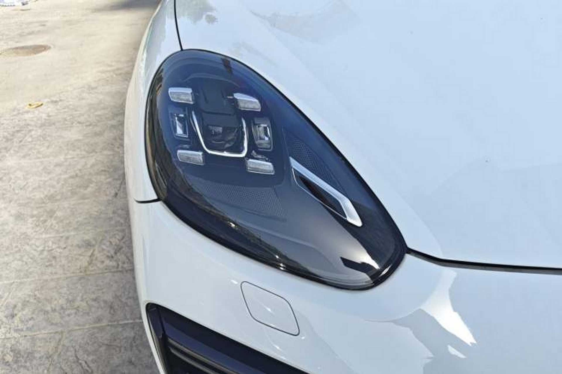 Used Porsche Cayenne E-Hybrid 2016 Cayenne S E-Hybrid 3.0T Right Front Headlight