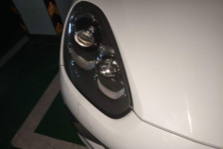 Used Porsche Cayenne E-Hybrid 2016 Cayenne S E-Hybrid 3.0T Right Front Headlight