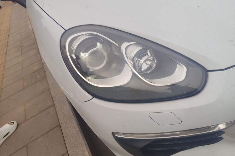 Used Porsche Cayenne E-Hybrid 2016 Cayenne S E-Hybrid 3.0T Right Front Headlight
