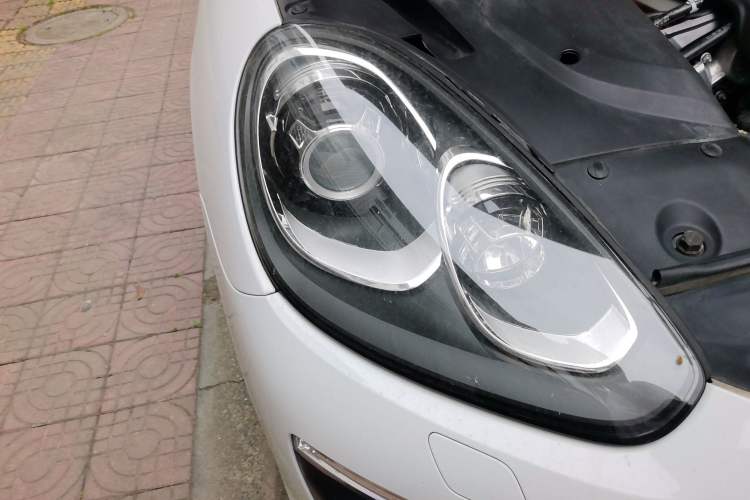Used Porsche Cayenne E-Hybrid 2016 Cayenne S E-Hybrid 3.0T Right Front Headlight