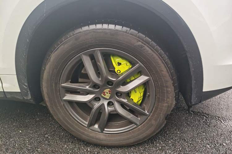 Used Porsche Cayenne E-Hybrid 2016 Cayenne S E-Hybrid 3.0T Right Front Wheel Hub