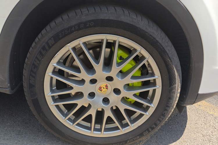 Used Porsche Cayenne E-Hybrid 2016 Cayenne S E-Hybrid 3.0T Right Front Wheel Hub