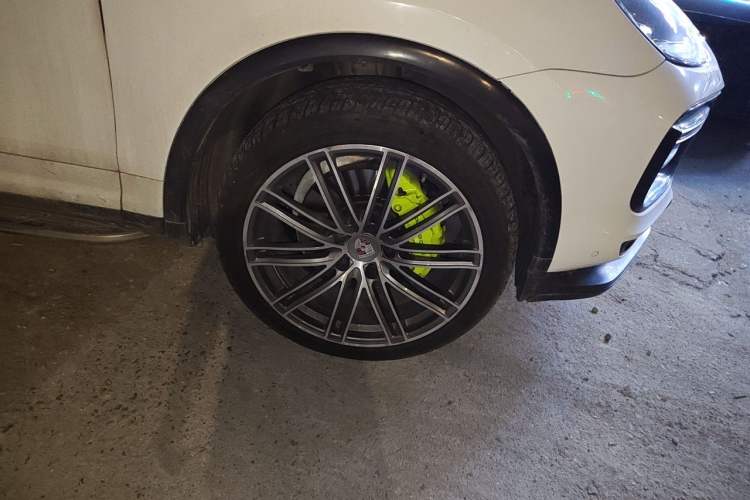 Used Porsche Cayenne E-Hybrid 2016 Cayenne S E-Hybrid 3.0T Right Front Wheel Hub