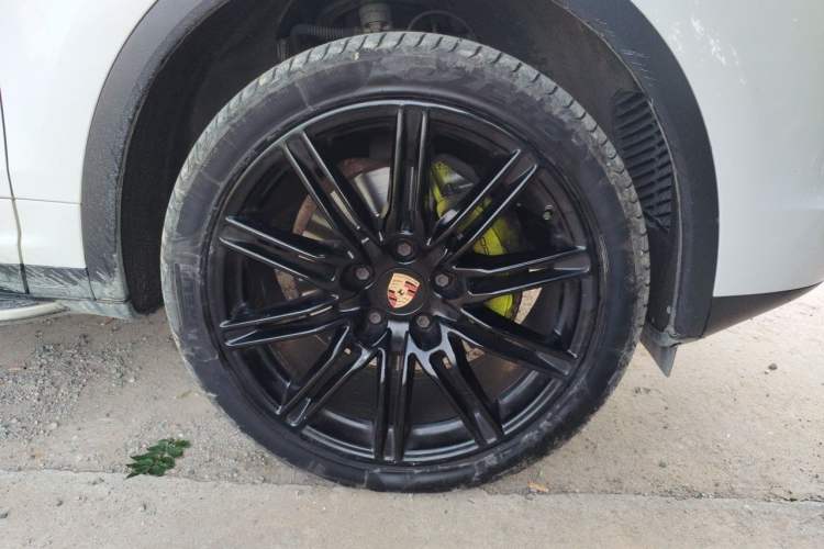 Used Porsche Cayenne E-Hybrid 2016 Cayenne S E-Hybrid 3.0T Right Front Wheel Hub