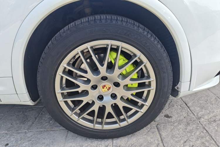 Used Porsche Cayenne E-Hybrid 2016 Cayenne S E-Hybrid 3.0T Right Front Wheel Hub
