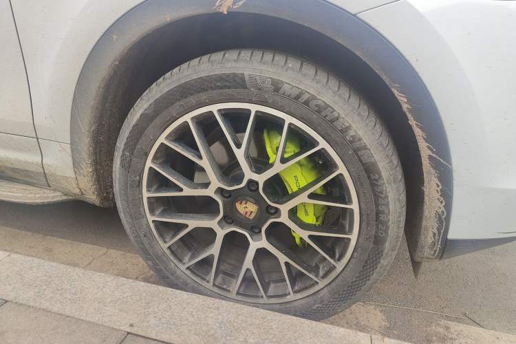 Used Porsche Cayenne E-Hybrid 2016 Cayenne S E-Hybrid 3.0T Right Front Wheel Hub