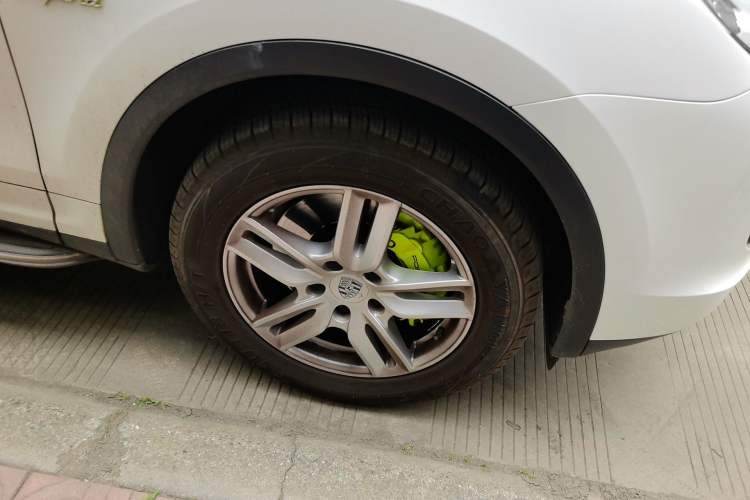 Used Porsche Cayenne E-Hybrid 2016 Cayenne S E-Hybrid 3.0T Right Front Wheel Hub