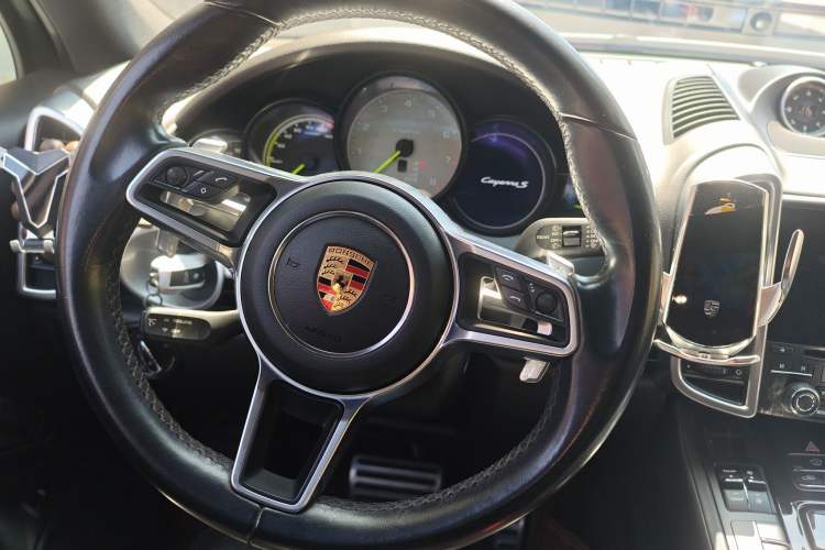 Used Porsche Cayenne E-Hybrid 2016 Cayenne S E-Hybrid 3.0T Steering Wheel
