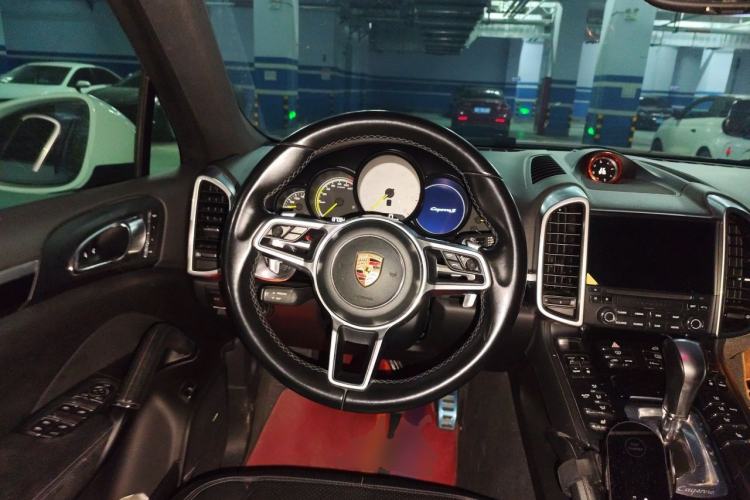 Used Porsche Cayenne E-Hybrid 2016 Cayenne S E-Hybrid 3.0T Steering Wheel