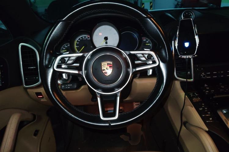 Used Porsche Cayenne E-Hybrid 2016 Cayenne S E-Hybrid 3.0T Steering Wheel