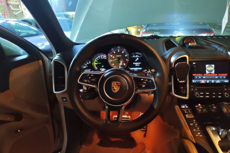 Used Porsche Cayenne E-Hybrid 2016 Cayenne S E-Hybrid 3.0T Steering Wheel