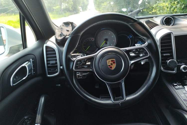 Used Porsche Cayenne E-Hybrid 2016 Cayenne S E-Hybrid 3.0T Steering Wheel