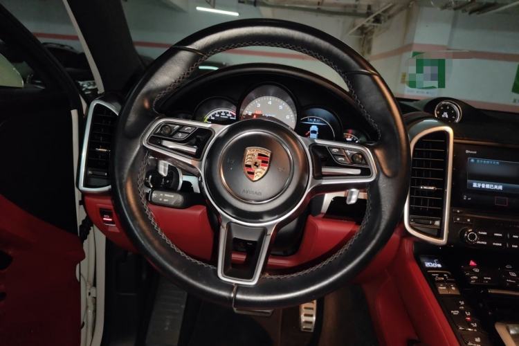 Used Porsche Cayenne E-Hybrid 2016 Cayenne S E-Hybrid 3.0T Steering Wheel