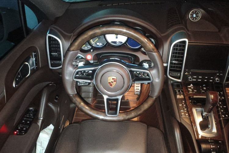 Used Porsche Cayenne E-Hybrid 2016 Cayenne S E-Hybrid 3.0T Steering Wheel