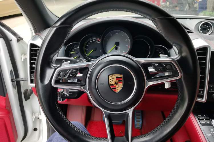 Used Porsche Cayenne E-Hybrid 2016 Cayenne S E-Hybrid 3.0T Steering Wheel