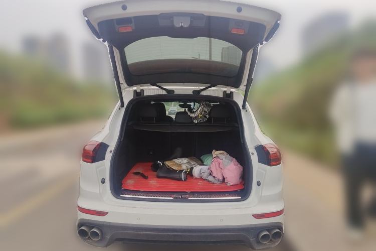 Used Porsche Cayenne E-Hybrid 2016 Cayenne S E-Hybrid 3.0T Trunk