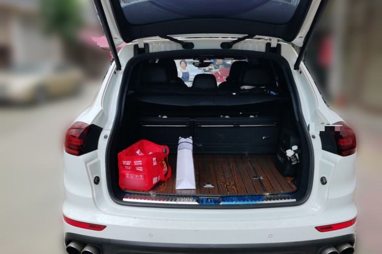 Used Porsche Cayenne E-Hybrid 2016 Cayenne S E-Hybrid 3.0T Trunk