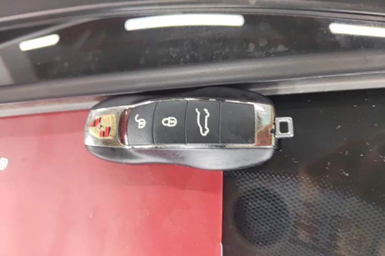 Used Porsche Cayenne E-Hybrid 2016 Cayenne S E-Hybrid 3.0T Vehicle Key