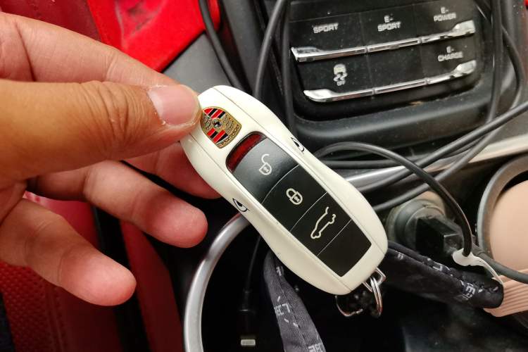 Used Porsche Cayenne E-Hybrid 2016 Cayenne S E-Hybrid 3.0T Vehicle Key