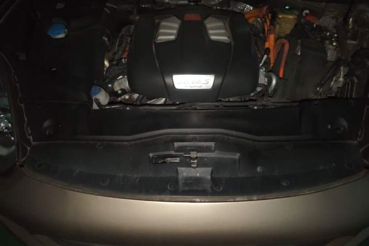 Used Porsche Cayenne E-Hybrid 2016 Cayenne S E-Hybrid 3.0T Engine Bay