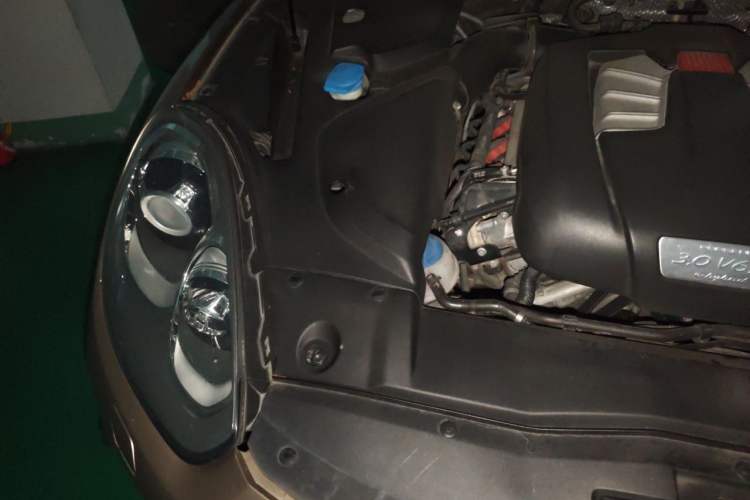 Used Porsche Cayenne E-Hybrid 2016 Cayenne S E-Hybrid 3.0T Engine Bay Right