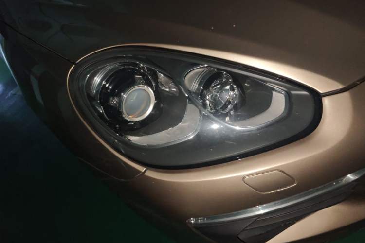 Used Porsche Cayenne E-Hybrid 2016 Cayenne S E-Hybrid 3.0T Right Front Headlight