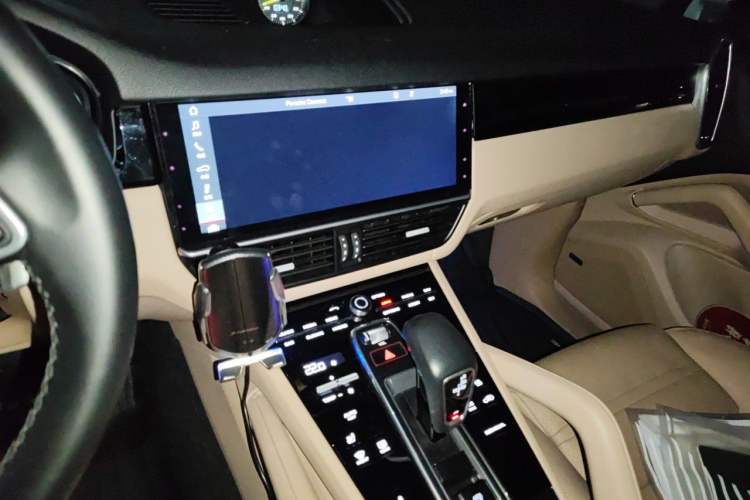 Used Porsche Cayenne E-Hybrid  Audio And AC Panel