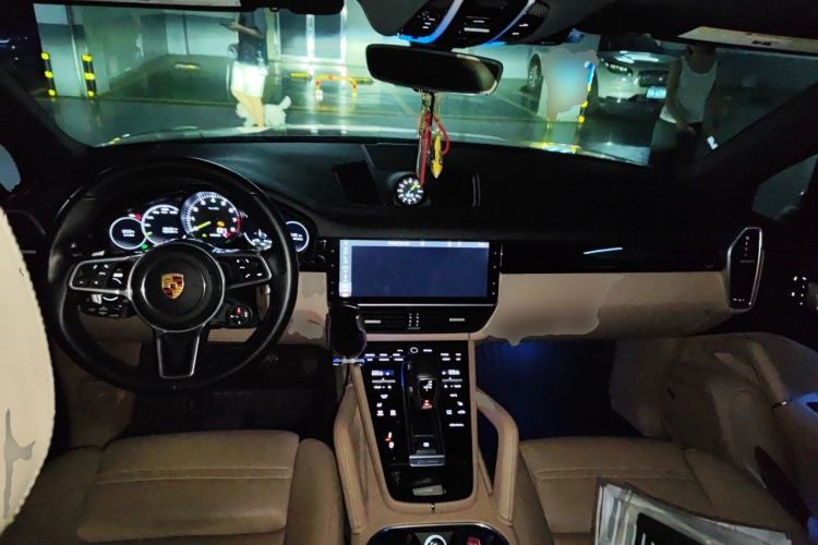 Used Porsche Cayenne E-Hybrid  Center Console