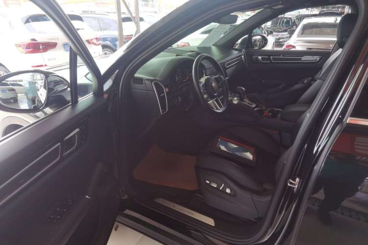 Used Porsche Cayenne E-Hybrid 2019 Cayenne E-Hybrid 2.0T Driver Seat