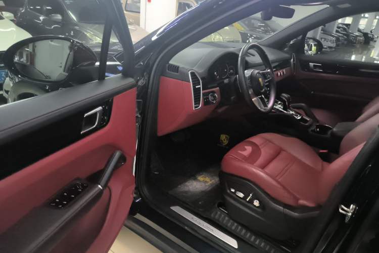 Used Porsche Cayenne E-Hybrid 2019 Cayenne E-Hybrid 2.0T Driver Seat