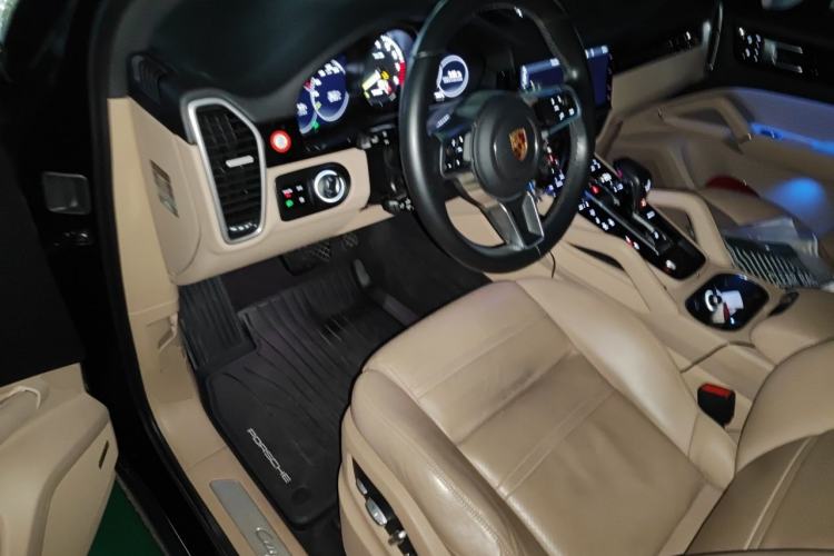 Used Porsche Cayenne E-Hybrid  Driver Seat