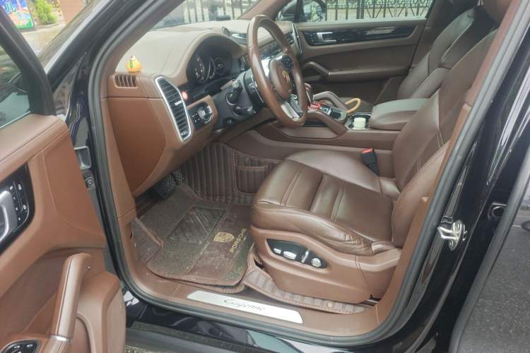 Used Porsche Cayenne E-Hybrid 2019 Cayenne E-Hybrid 2.0T Driver Seat
