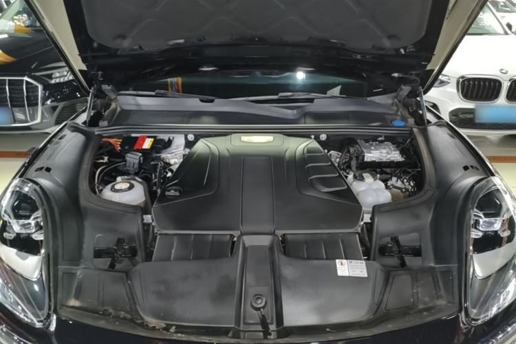 Used Porsche Cayenne E-Hybrid 2019 Cayenne E-Hybrid 2.0T Engine Bay