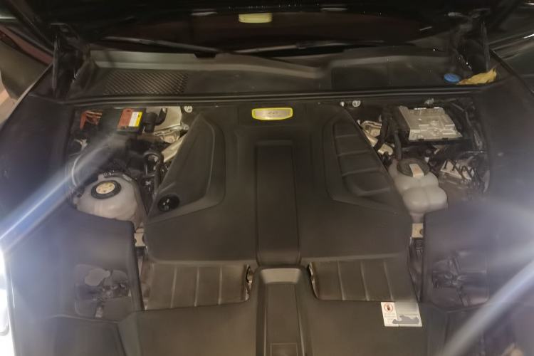 Used Porsche Cayenne E-Hybrid 2019 Cayenne E-Hybrid 2.0T Engine Bay