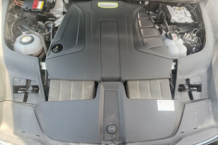 Used Porsche Cayenne E-Hybrid 2019 Cayenne E-Hybrid 2.0T Engine Bay