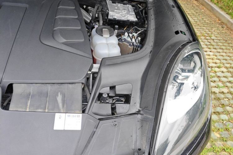 Used Porsche Cayenne E-Hybrid 2019 Cayenne E-Hybrid 2.0T Engine Bay Left