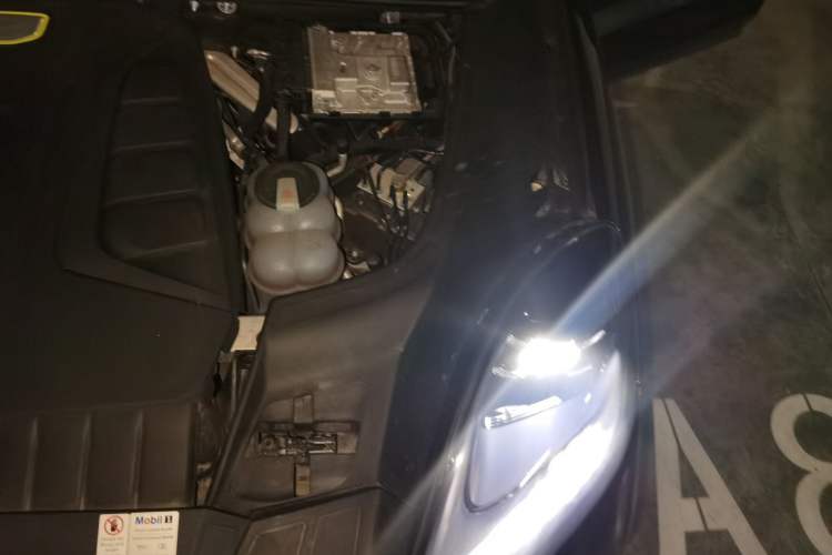 Used Porsche Cayenne E-Hybrid 2019 Cayenne E-Hybrid 2.0T Engine Bay Left