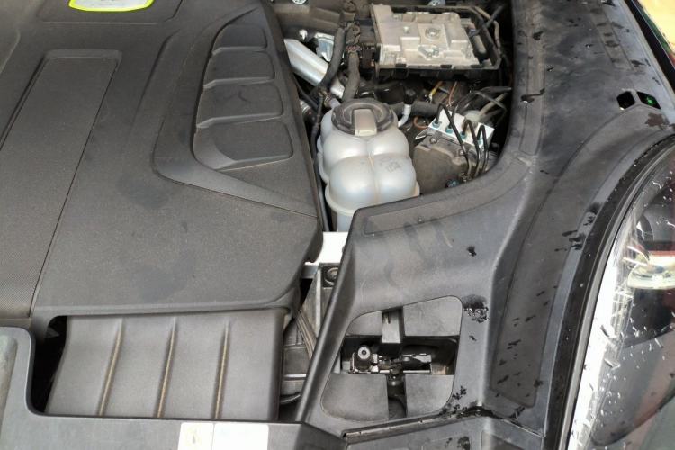 Used Porsche Cayenne E-Hybrid 2019 Cayenne E-Hybrid 2.0T Engine Bay Left