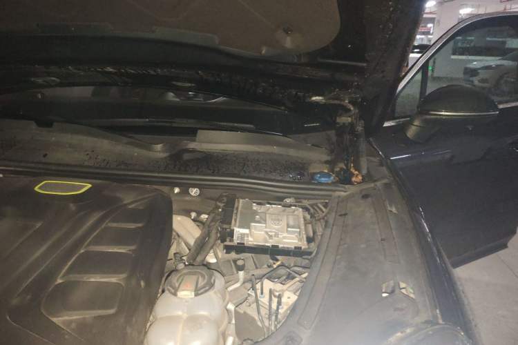 Used Porsche Cayenne E-Hybrid 2019 Cayenne E-Hybrid 2.0T Engine Bay Left