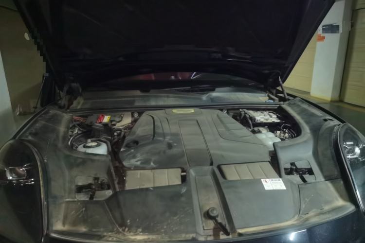 Used Porsche Cayenne E-Hybrid 2019 Cayenne E-Hybrid 2.0T Engine Bay