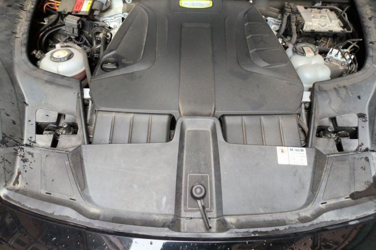 Used Porsche Cayenne E-Hybrid 2019 Cayenne E-Hybrid 2.0T Engine Bay