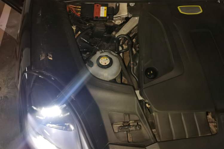 Used Porsche Cayenne E-Hybrid 2019 Cayenne E-Hybrid 2.0T Engine Bay Right