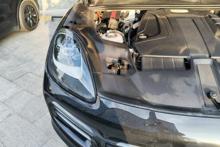 Used Porsche Cayenne E-Hybrid 2019 Cayenne E-Hybrid 2.0T Engine Bay Right