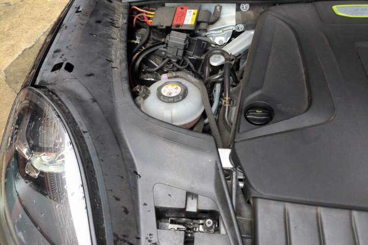 Used Porsche Cayenne E-Hybrid 2019 Cayenne E-Hybrid 2.0T Engine Bay Right