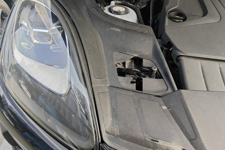 Used Porsche Cayenne E-Hybrid 2019 Cayenne E-Hybrid 2.0T Engine Bay Right