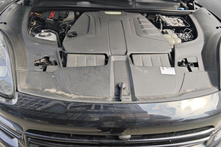Used Porsche Cayenne E-Hybrid 2019 Cayenne E-Hybrid 2.0T Engine Bay