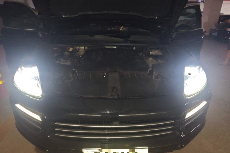 Used Porsche Cayenne E-Hybrid 2019 Cayenne E-Hybrid 2.0T Engine Bay