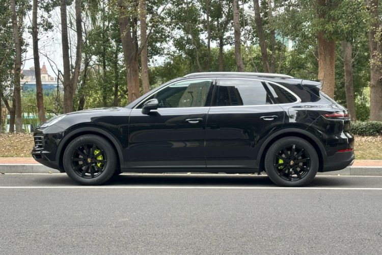 Used Porsche Cayenne E-Hybrid 2019 Cayenne E-Hybrid 2.0T Exterior 2