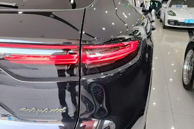 Used Porsche Cayenne E-Hybrid 2019 Cayenne E-Hybrid 2.0T Exterior 3